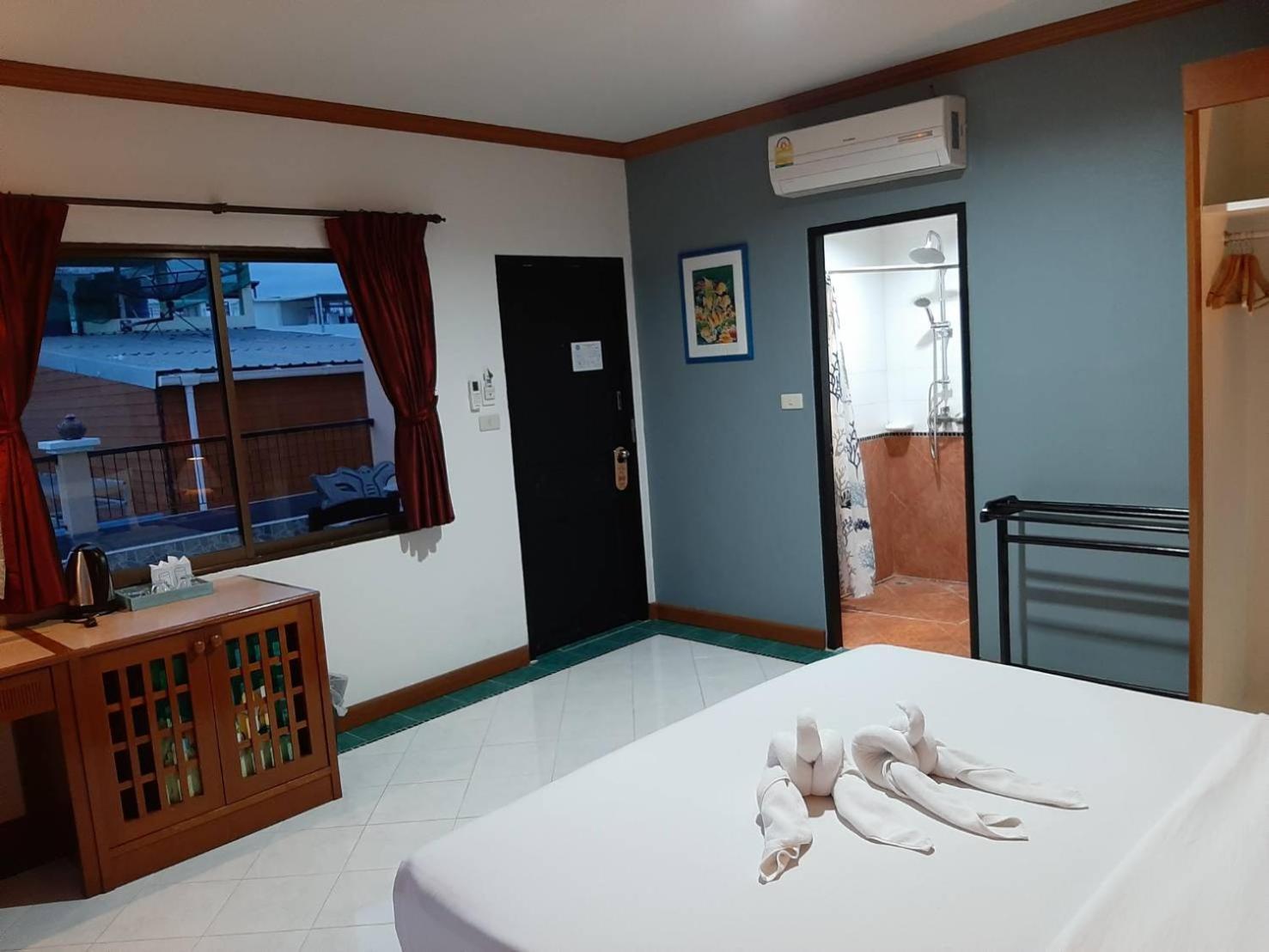 Sea Front Home Hotel - Patong Beach Luaran gambar