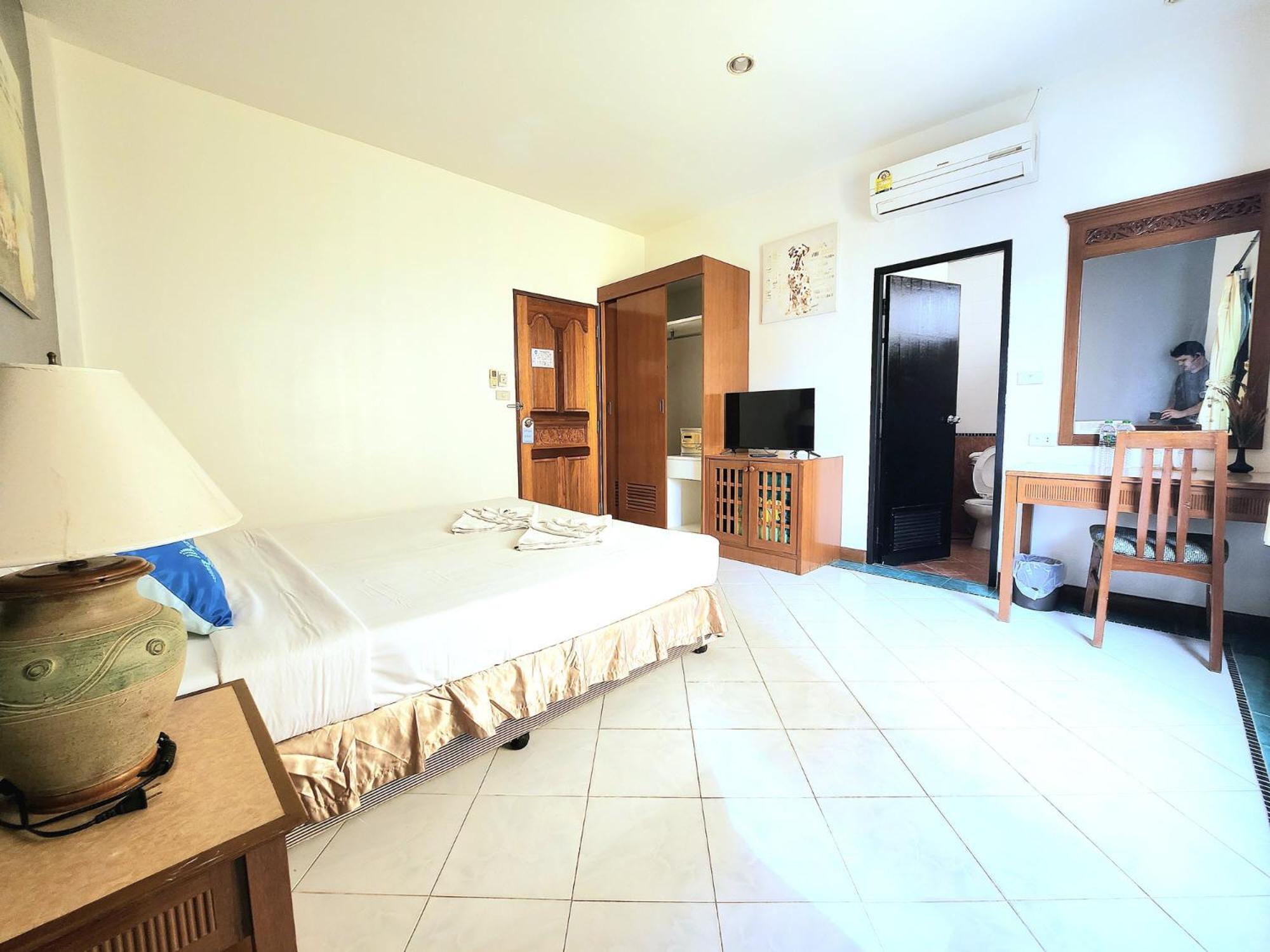 Sea Front Home Hotel - Patong Beach Luaran gambar